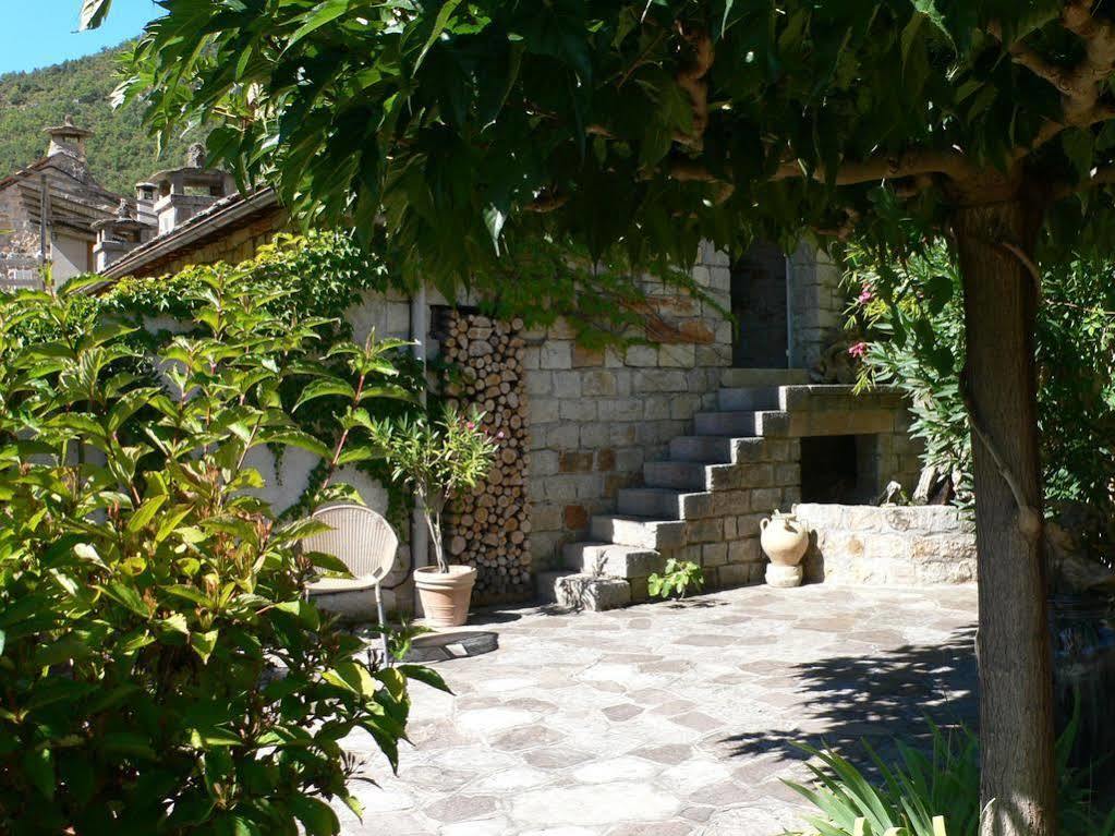Ermitage De Peyreleau Bed & Breakfast Bagian luar foto