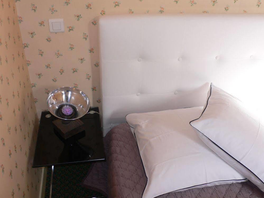 Ermitage De Peyreleau Bed & Breakfast Bagian luar foto